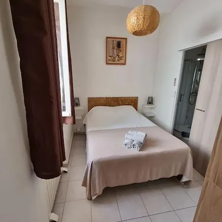- La Porquerollaise Hébergement de vacances *