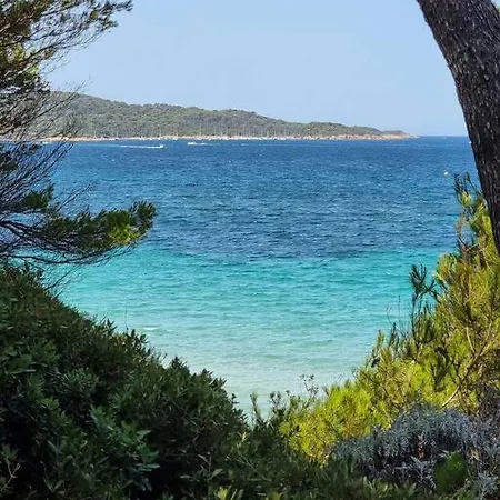 - La Porquerollaise Hébergement de vacances